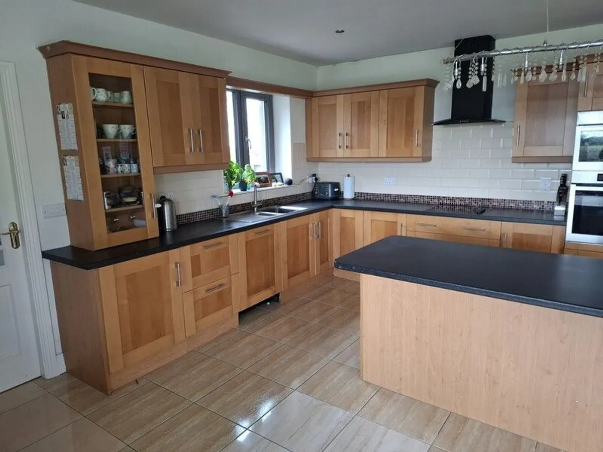 Kitchen Cabinets & Worktops - Image 2