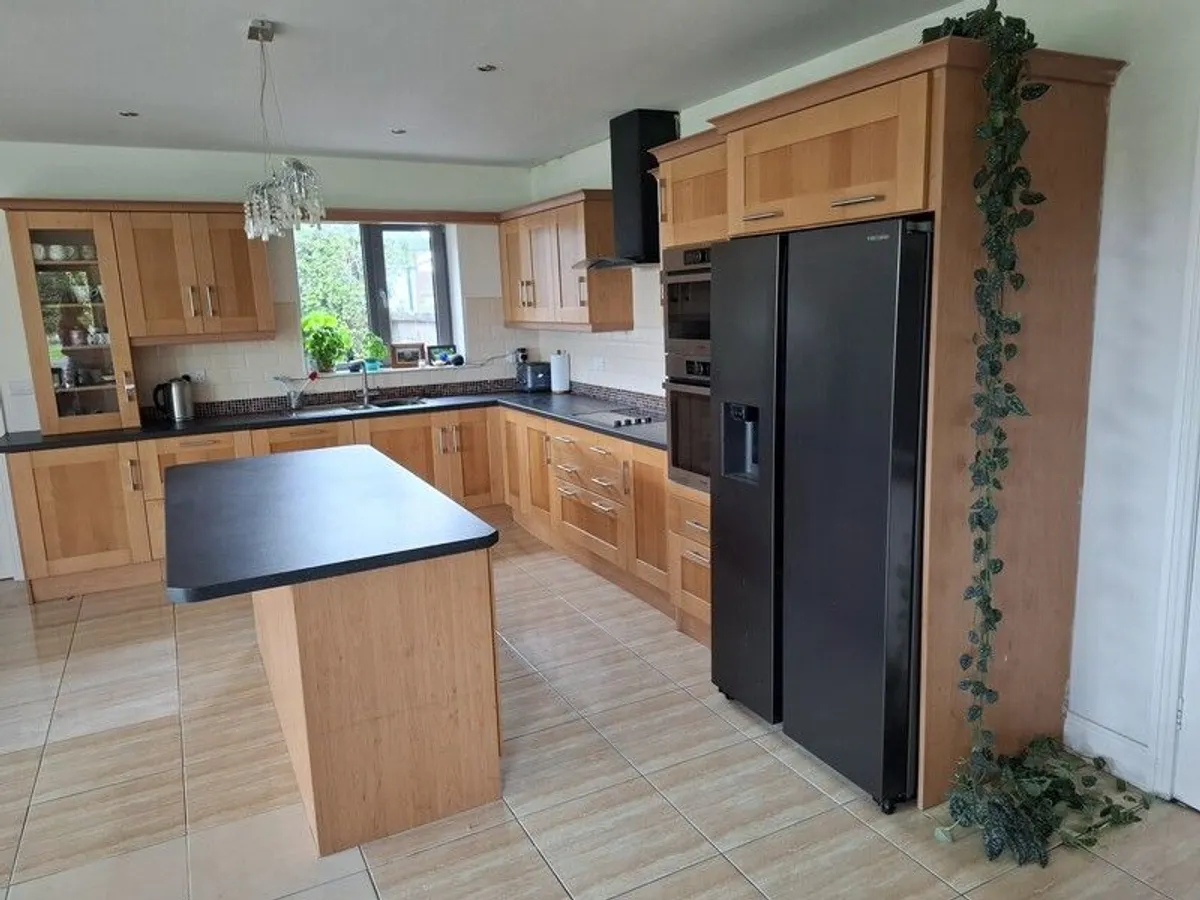 Kitchen Cabinets & Worktops - Image 3