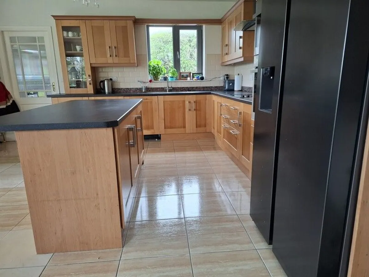 Kitchen Cabinets & Worktops - Image 4