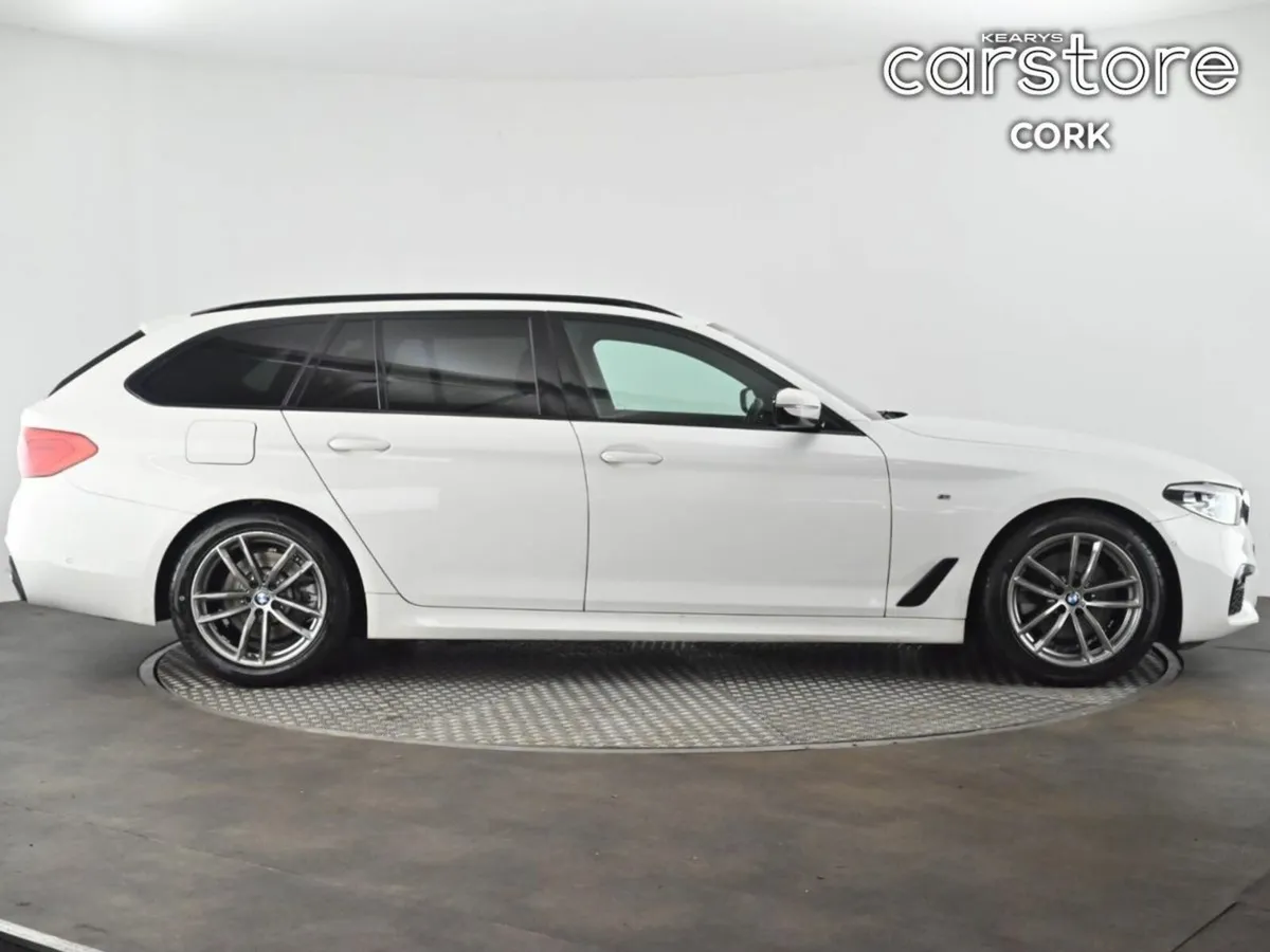 BMW 5-Series M SPORT TOURING - Image 3