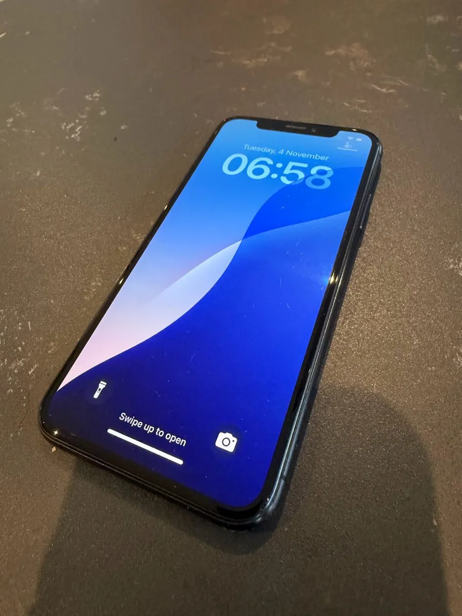 Apple iPhone Xs 64gb - Image 1