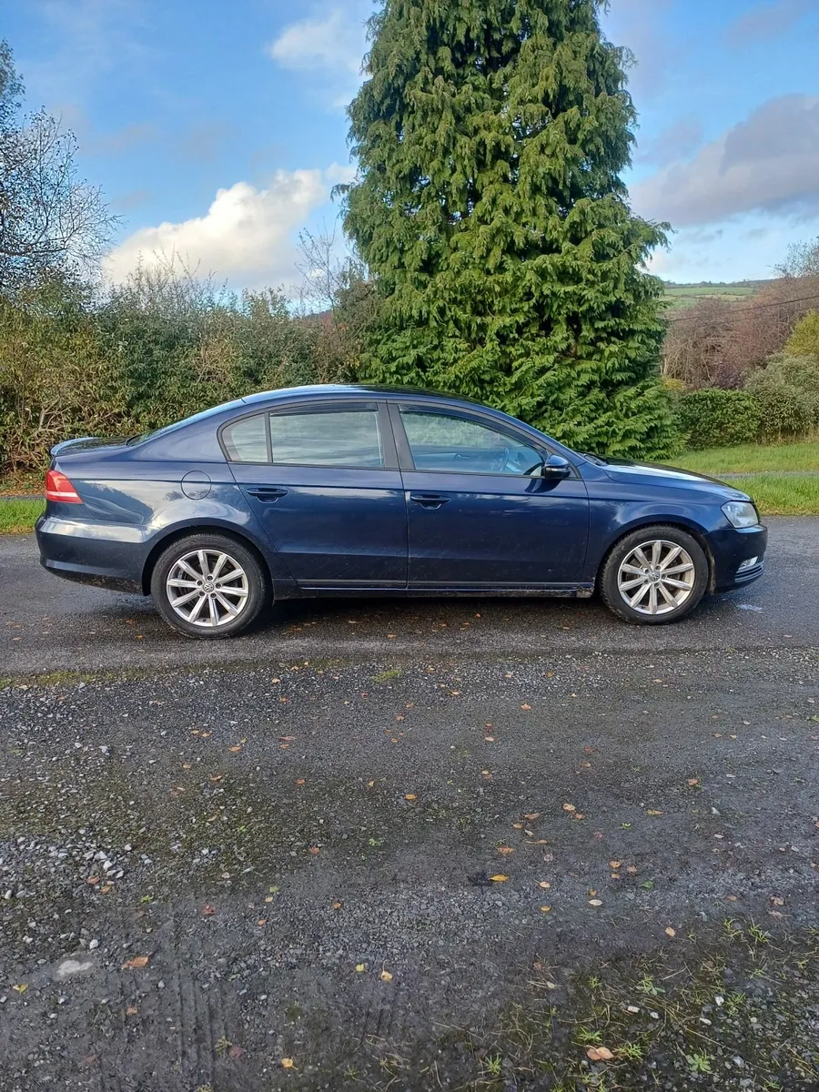 Volkswagen Passat 2014 - Image 2