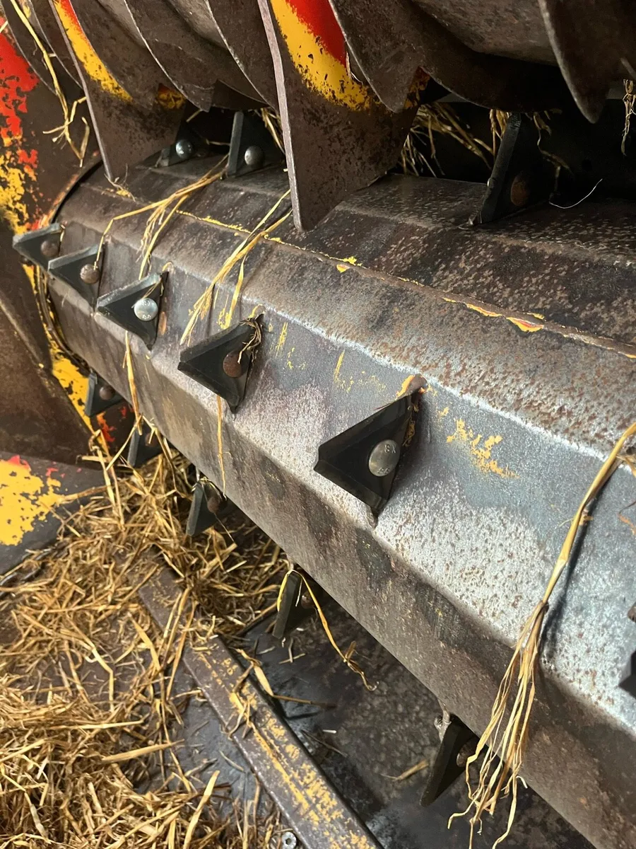 Kverneland 832 straw chopper - Image 2