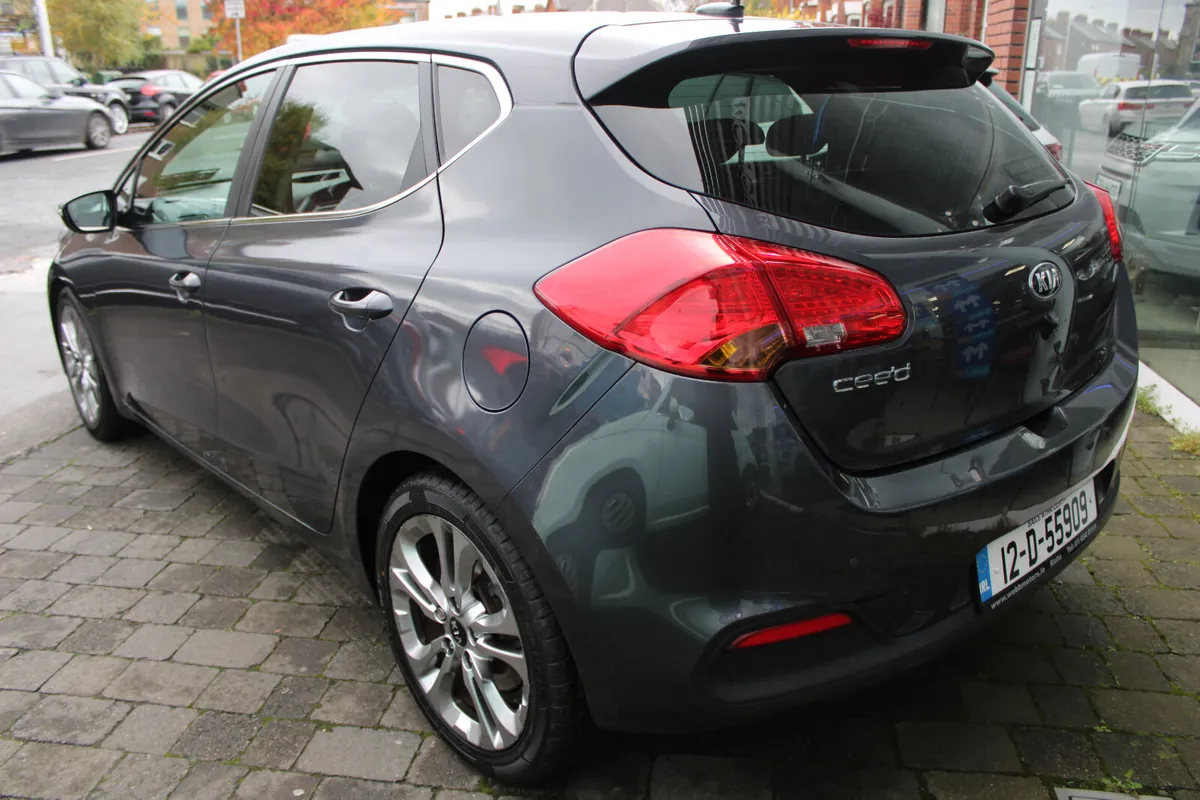 Kia Ceed 1.6 PETROL AUTOMATIC 2012 - Image 4