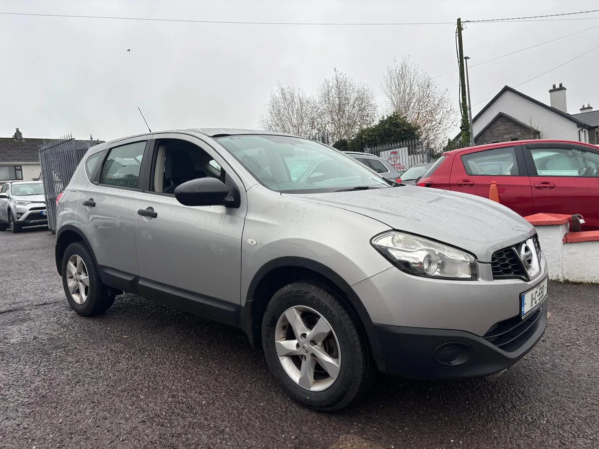 Nissan Qashqai 2011  PETROL  LOW  MILEAGE - Image 1