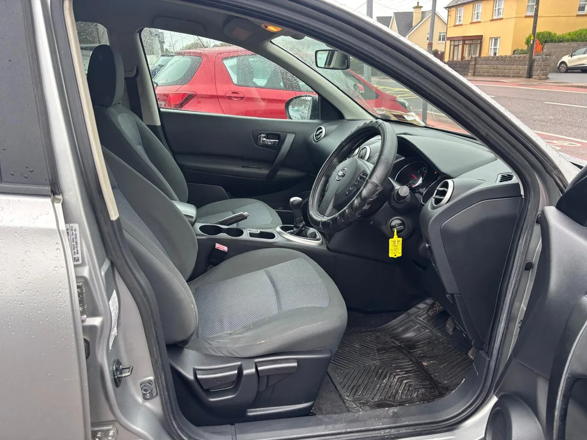 Nissan Qashqai 2011  PETROL  LOW  MILEAGE - Image 3