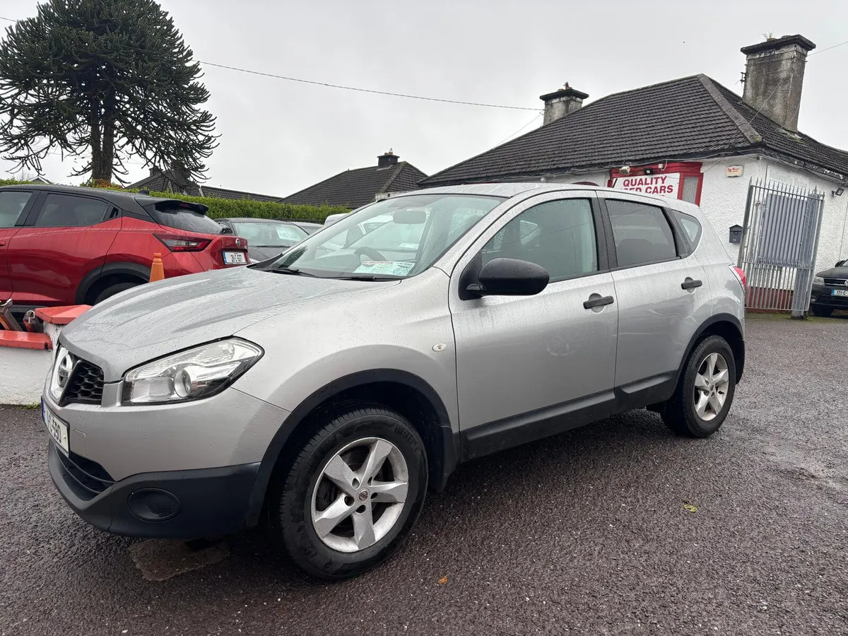 Nissan Qashqai 2011  PETROL  LOW  MILEAGE - Image 2