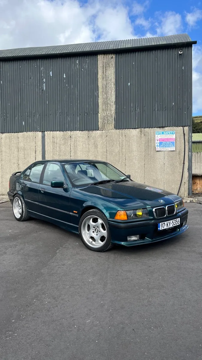 BMW e36 saloon - Image 1