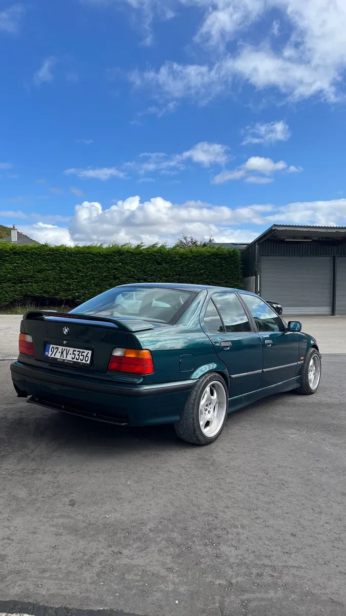 BMW e36 saloon - Image 2