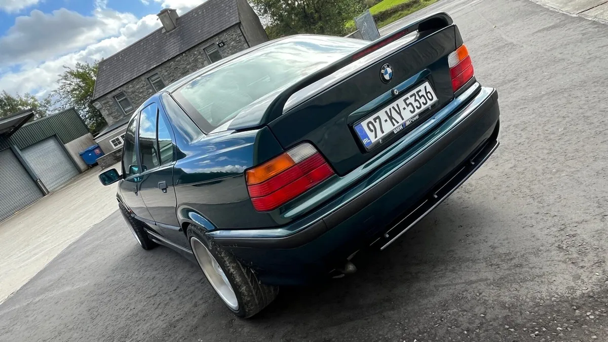 BMW e36 saloon - Image 4
