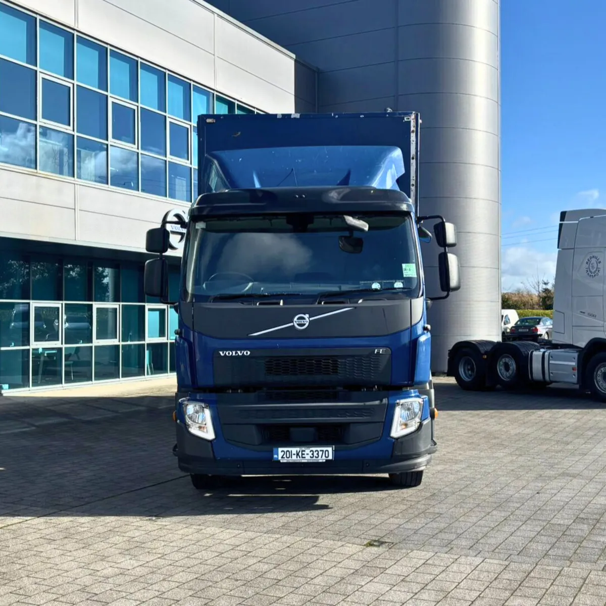 2020 Volvo FE 280 curtain sider - Image 2