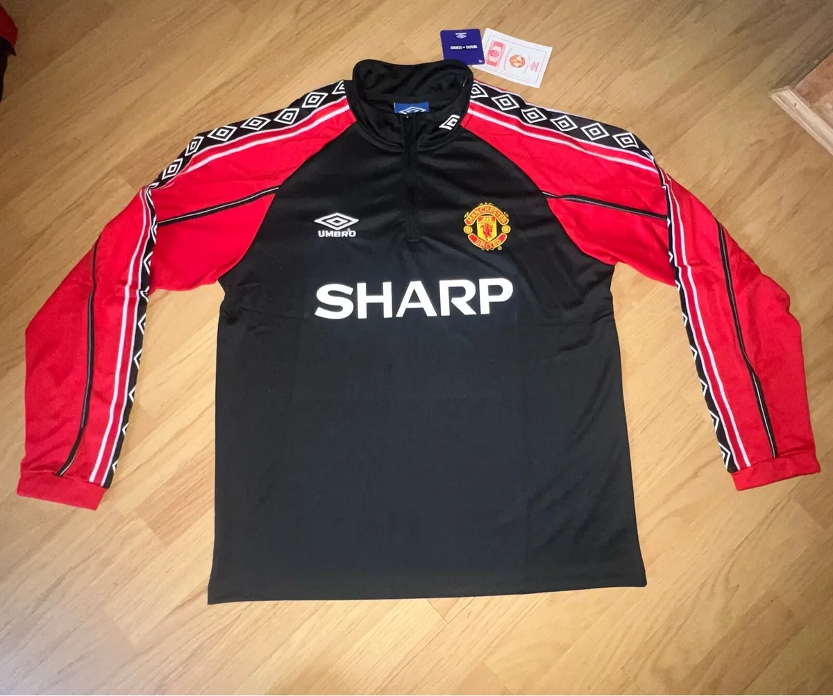 Man United Quarter Zip - Image 1