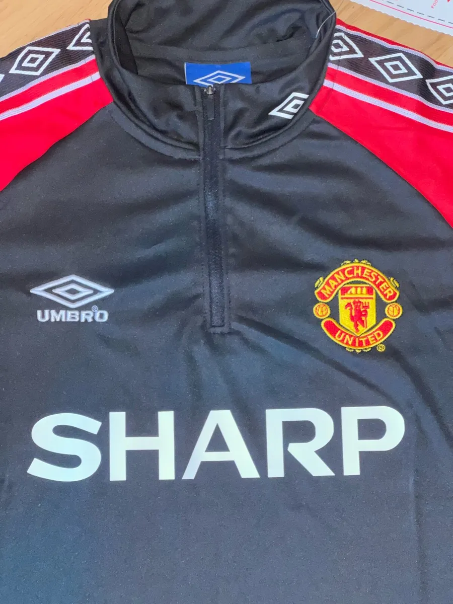 Man United Quarter Zip - Image 2