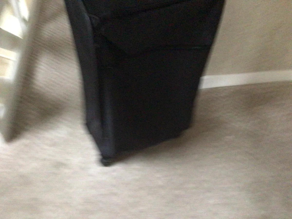 Large suitcase - Image 1