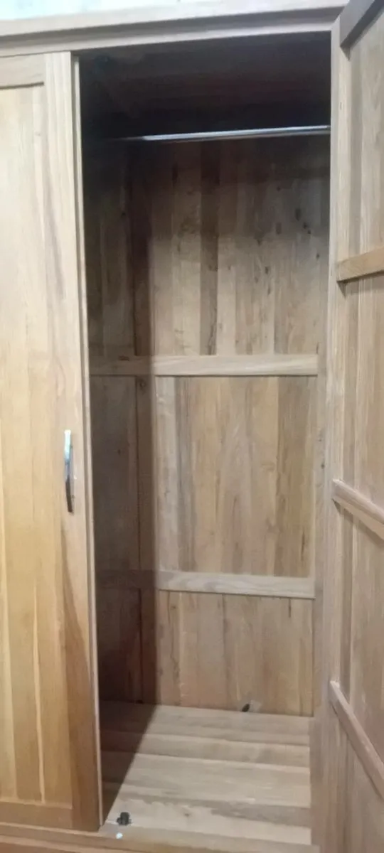 Large Oak Wardrobe With Drawers - Image 2
