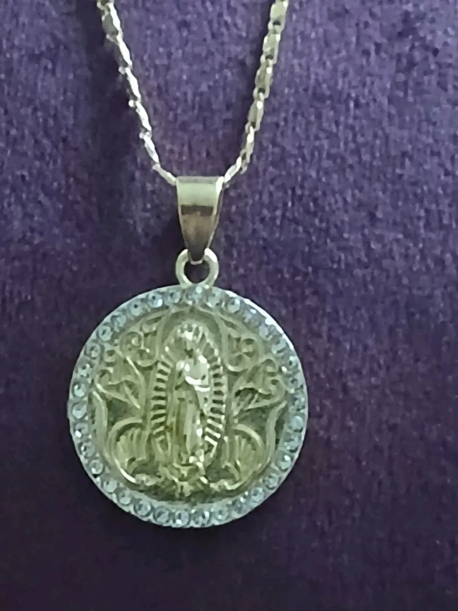 Our lady of Guadalupe pendant&chain 18kgold plated - Image 2
