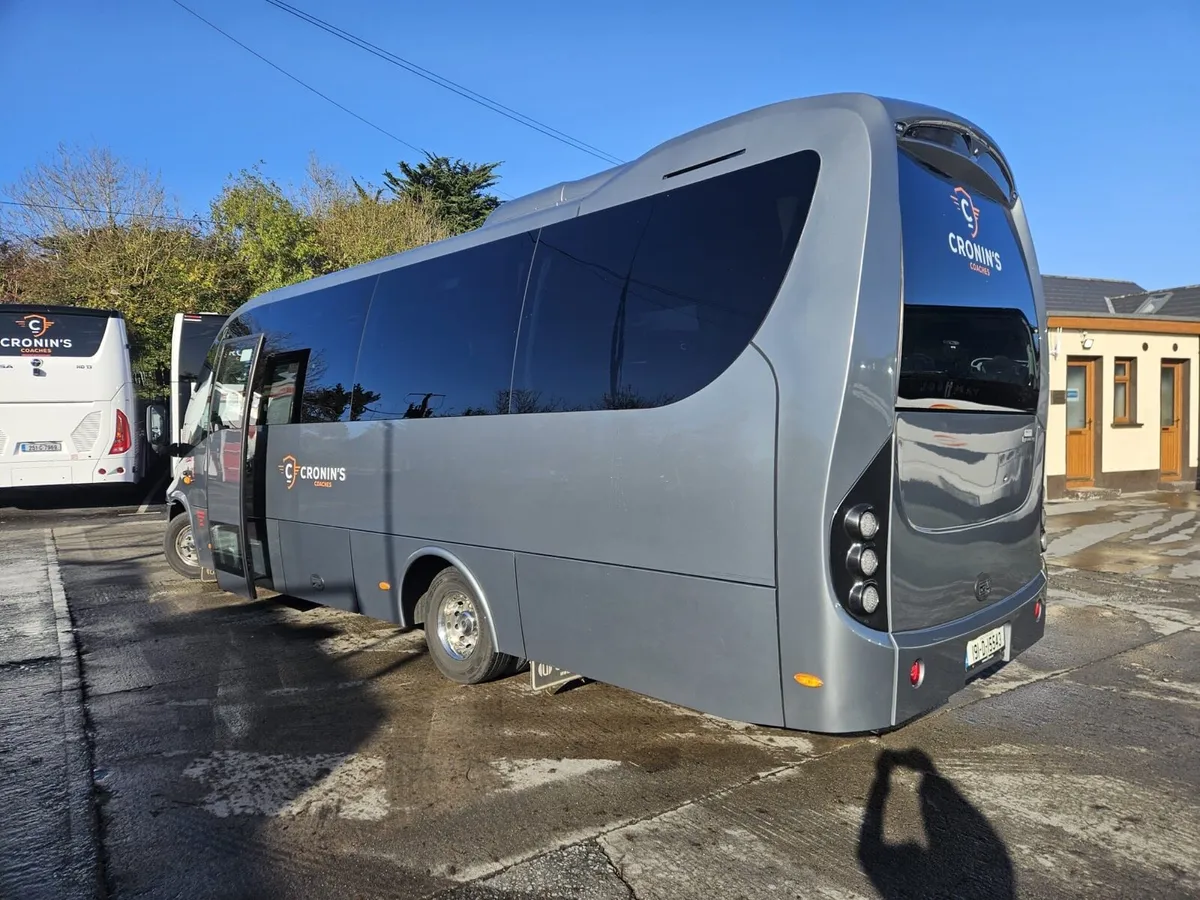 Iveco Touring midi 24 seater - Image 2