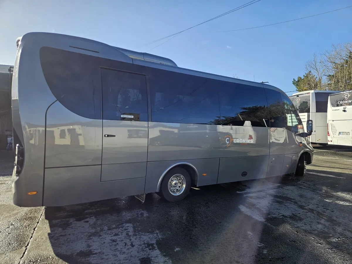 Iveco Touring midi 24 seater - Image 4