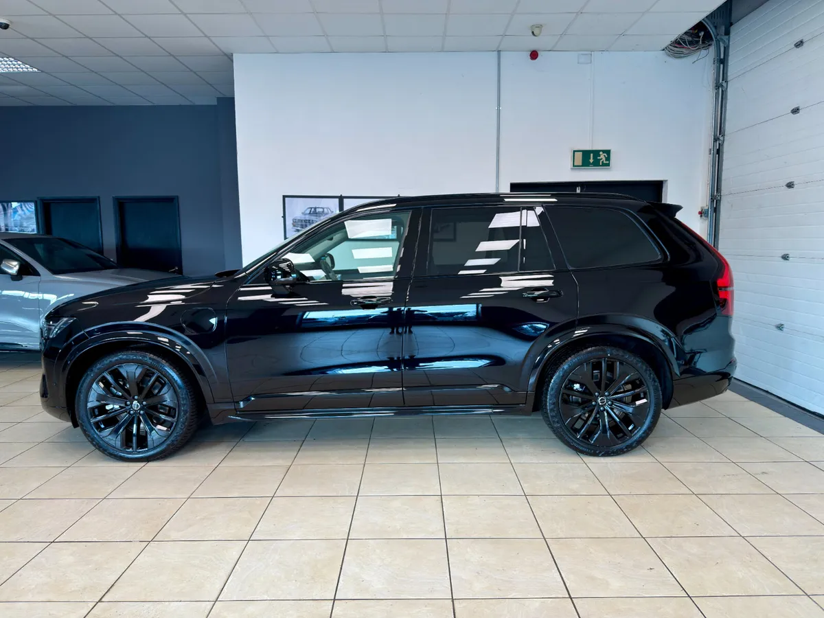 Volvo XC90 Ultra Dark - Image 2