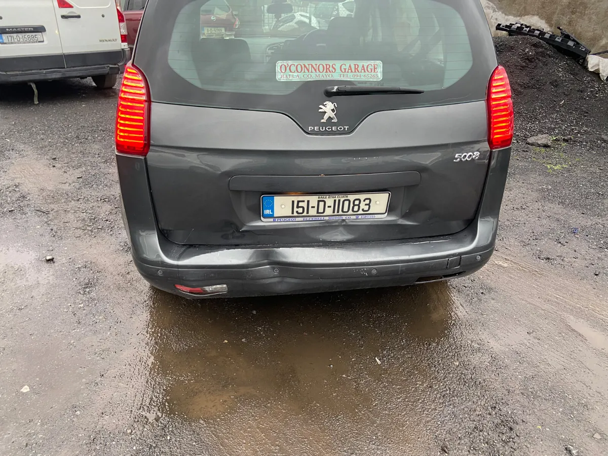 151 Peugeot 5008 slight rear damage - Image 3
