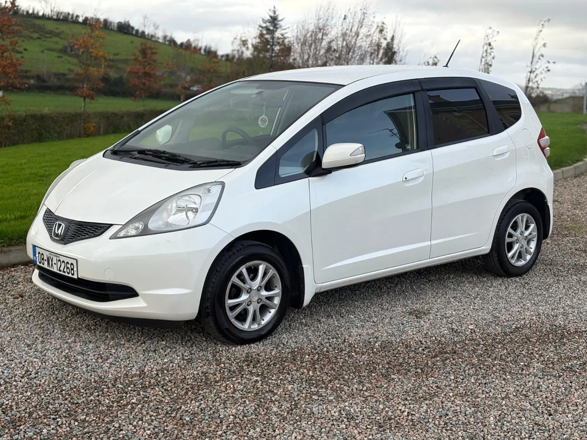 08 Honda Fit 1.3 automatic - Image 2