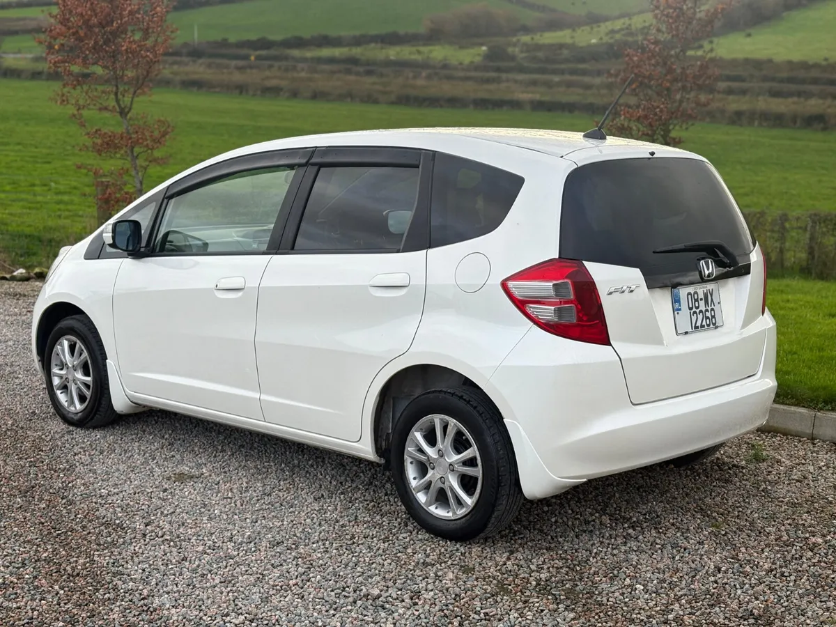 08 Honda Fit 1.3 automatic - Image 3
