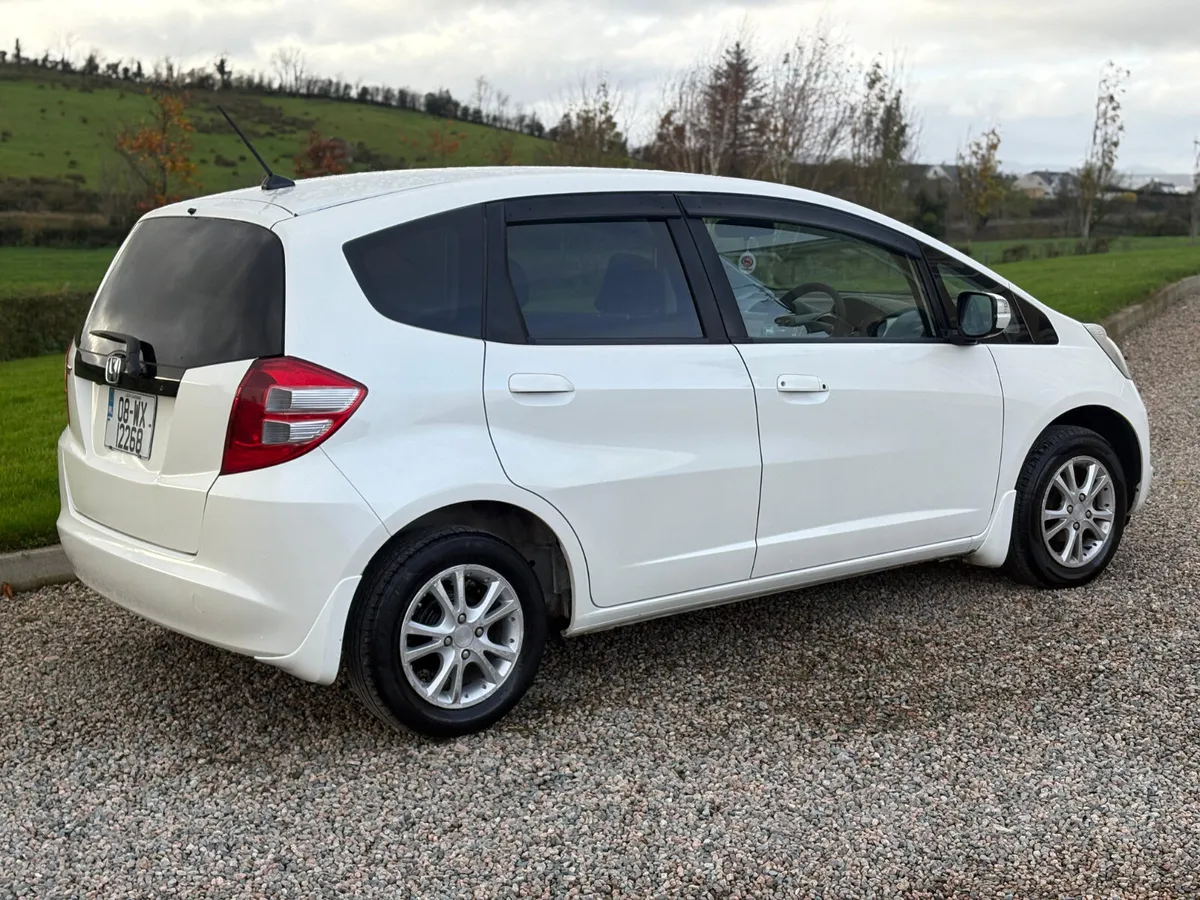 08 Honda Fit 1.3 automatic - Image 4