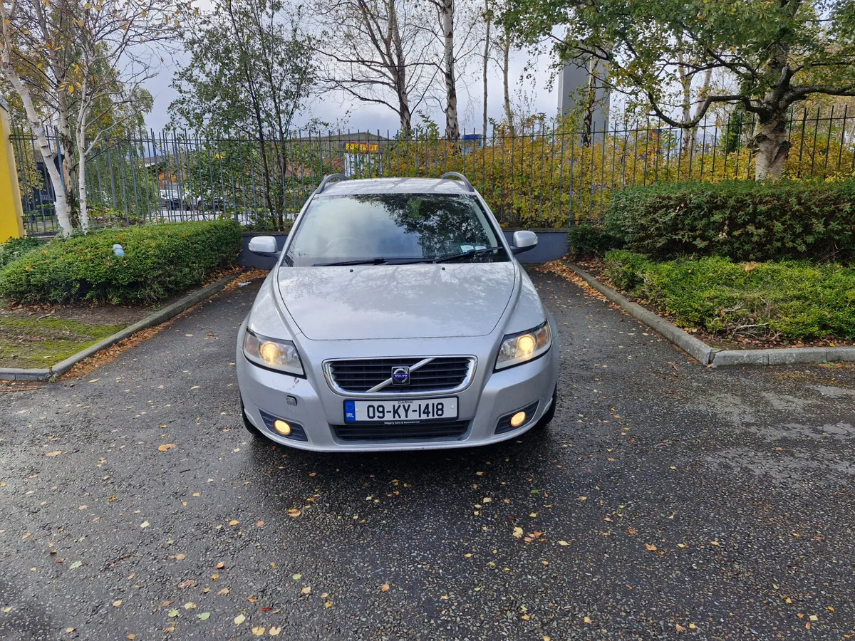 Volvo V50 2009 - Image 2