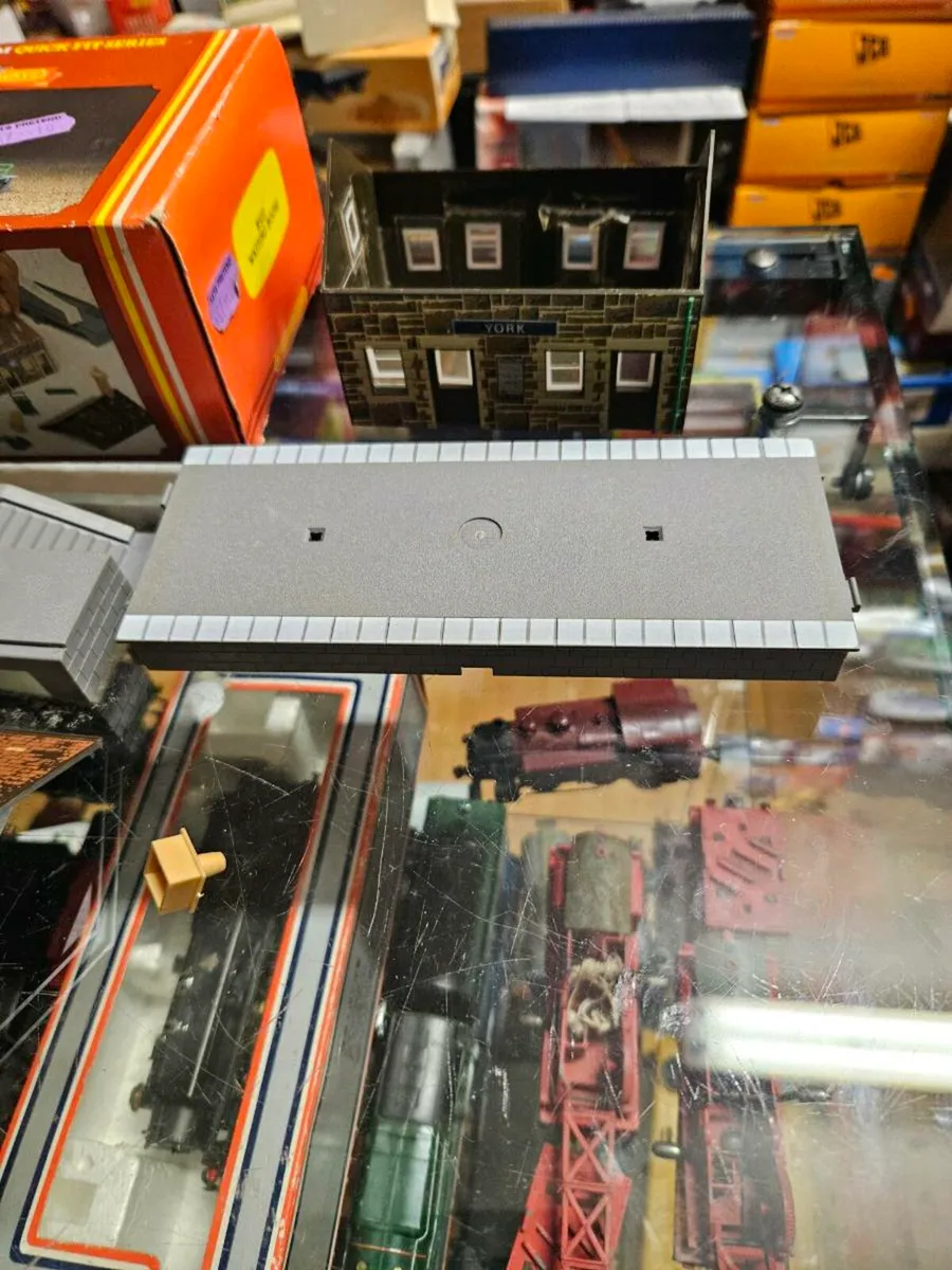 Hornby OO Gauge Station - Image 3