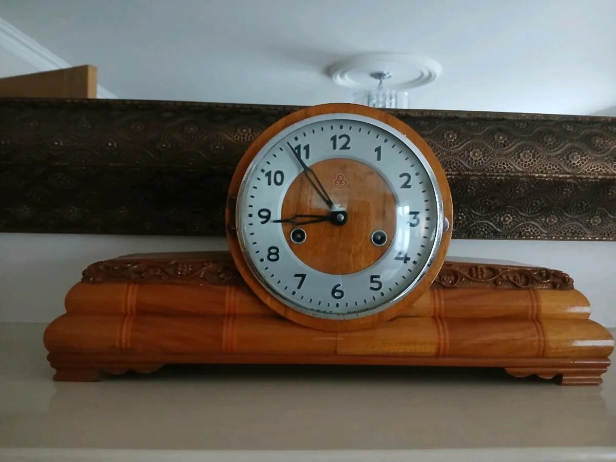 1940s mantle clock solid oak - Image 1
