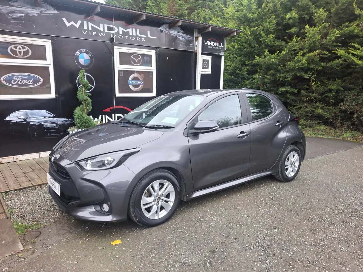 TOYOTA YARIS 1.5 HYBRID LUNA 4DR - Image 2
