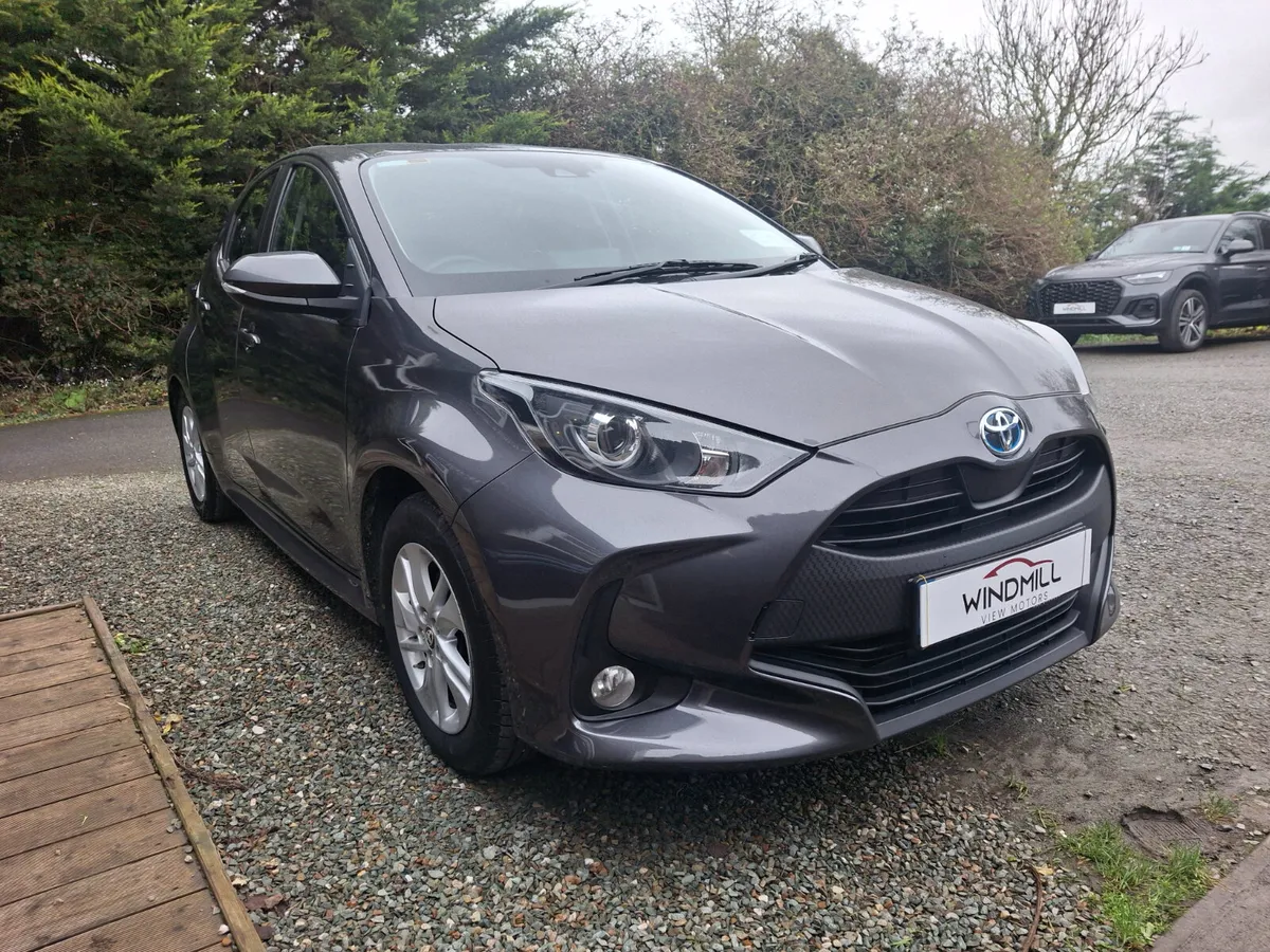 TOYOTA YARIS 1.5 HYBRID LUNA 4DR - Image 4