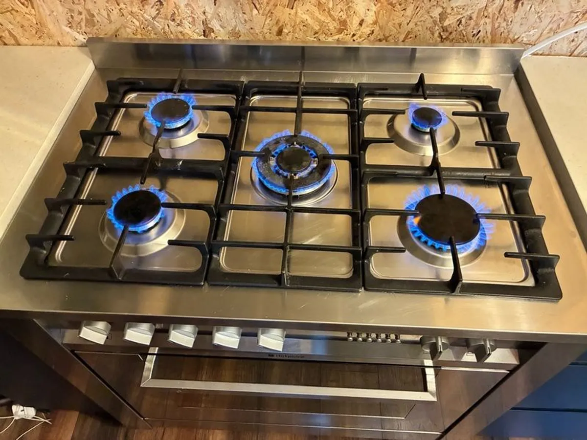 Hotpoint Gas Range & Electric Oven - Image 3