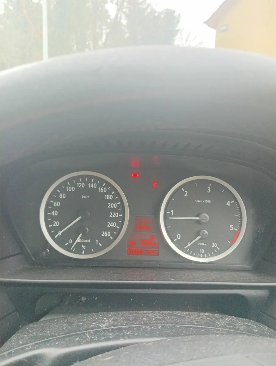 BMW 5-Series 2006 - Image 2