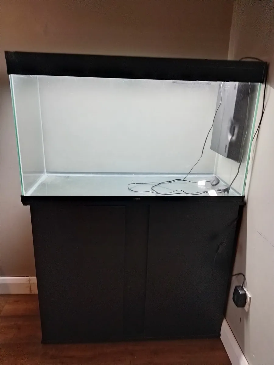 Fish tank - Image 1