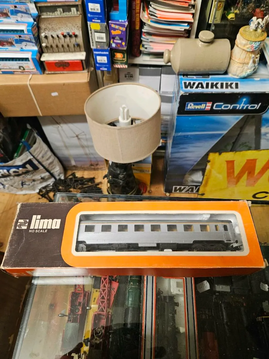 Hornby Lima OO Gauge Carraige