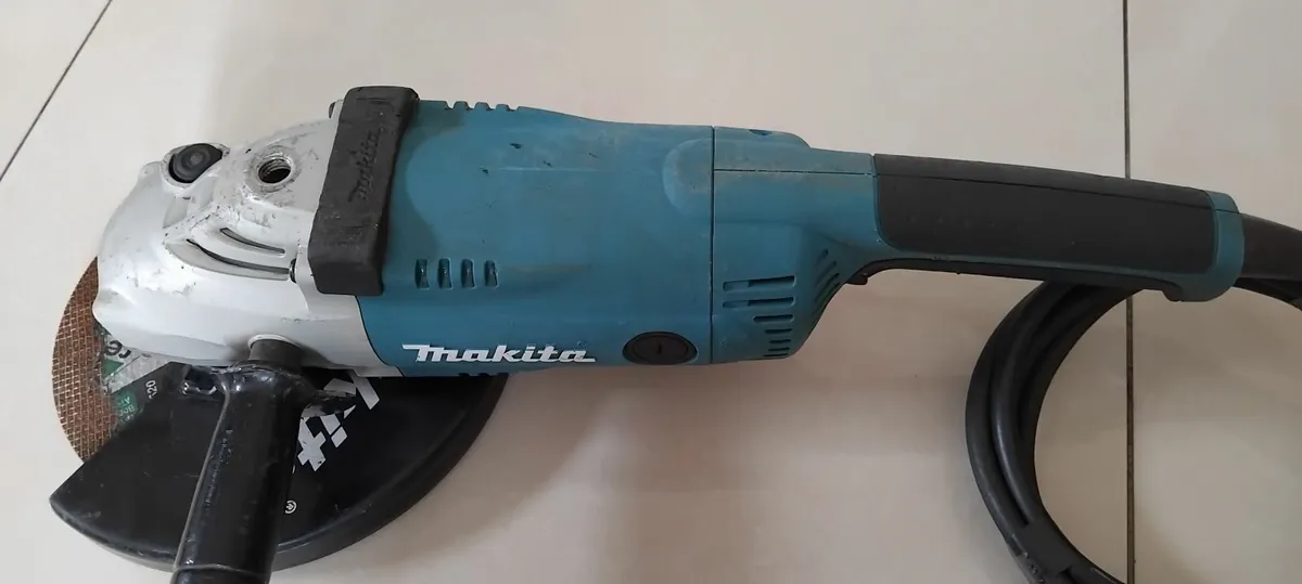 Makita GA9020S 230mm 9" Angle Grinder 110v - Image 4