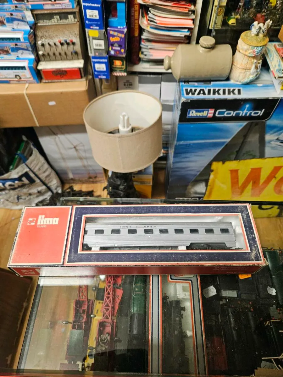 Hornby Lima OO Gauge Carraige