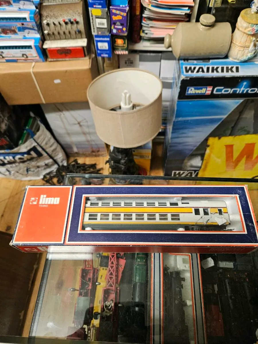 Hornby Lima OO Gauge Carraige