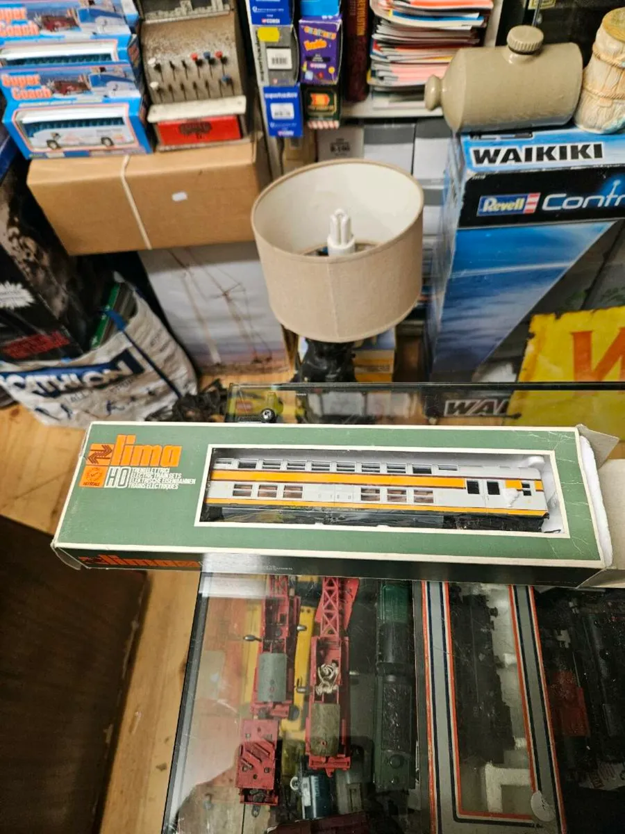 Hornby Lima OO Gauge Carraige