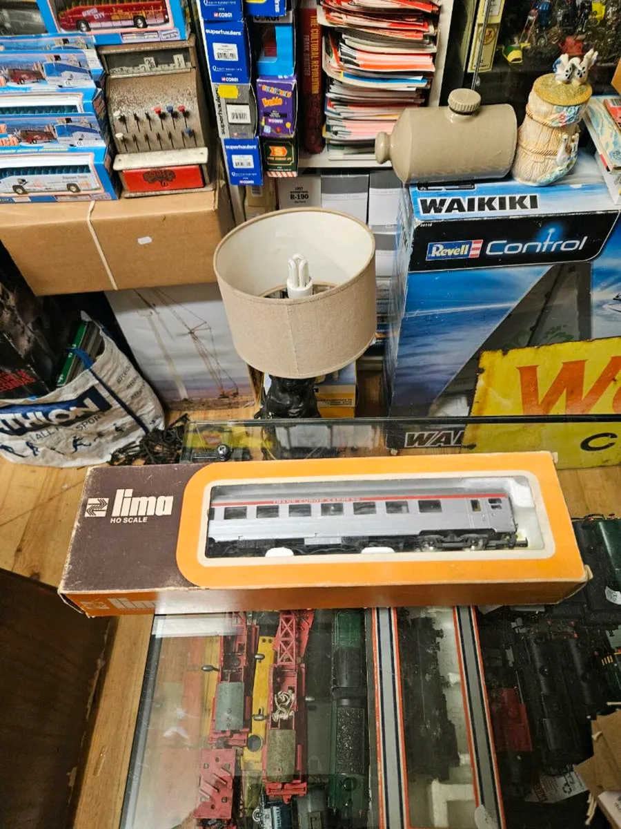 Hornby Lima OO Gauge Carraige