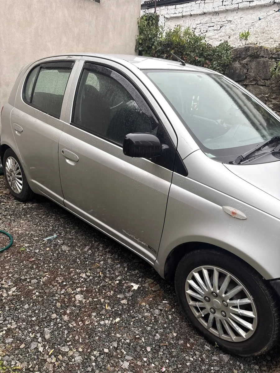 Toyota Yaris 2002 - Image 2