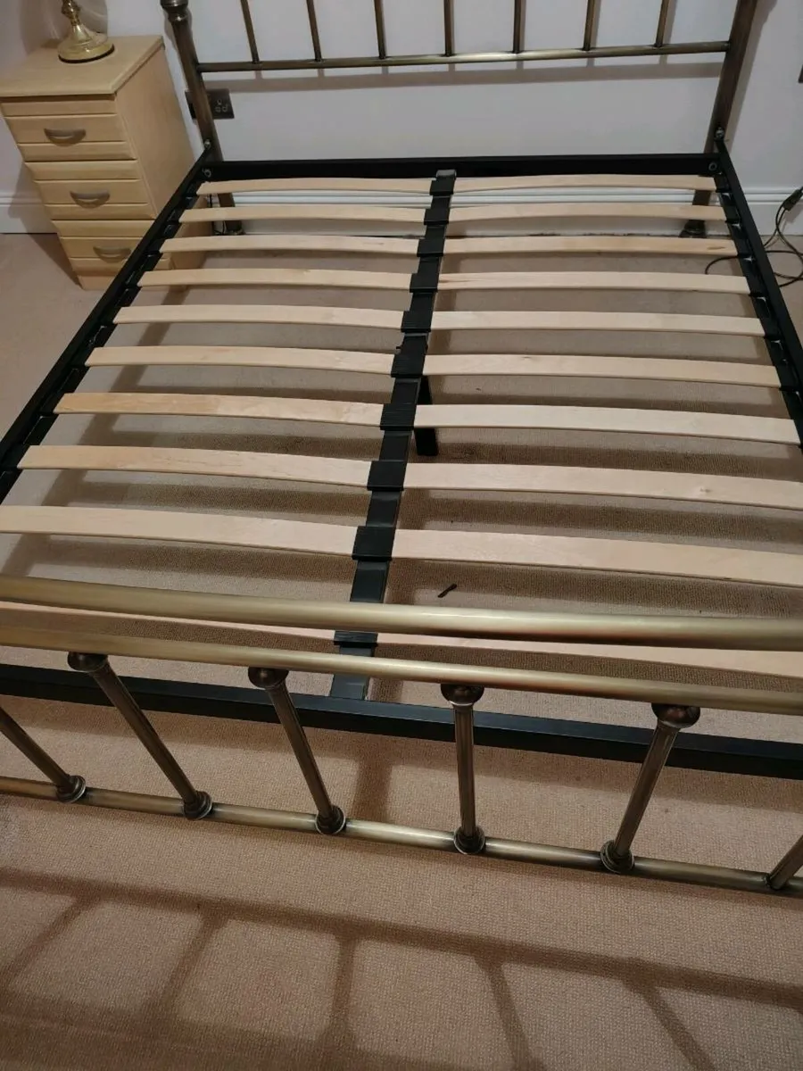 King Metal frame bed - Image 2