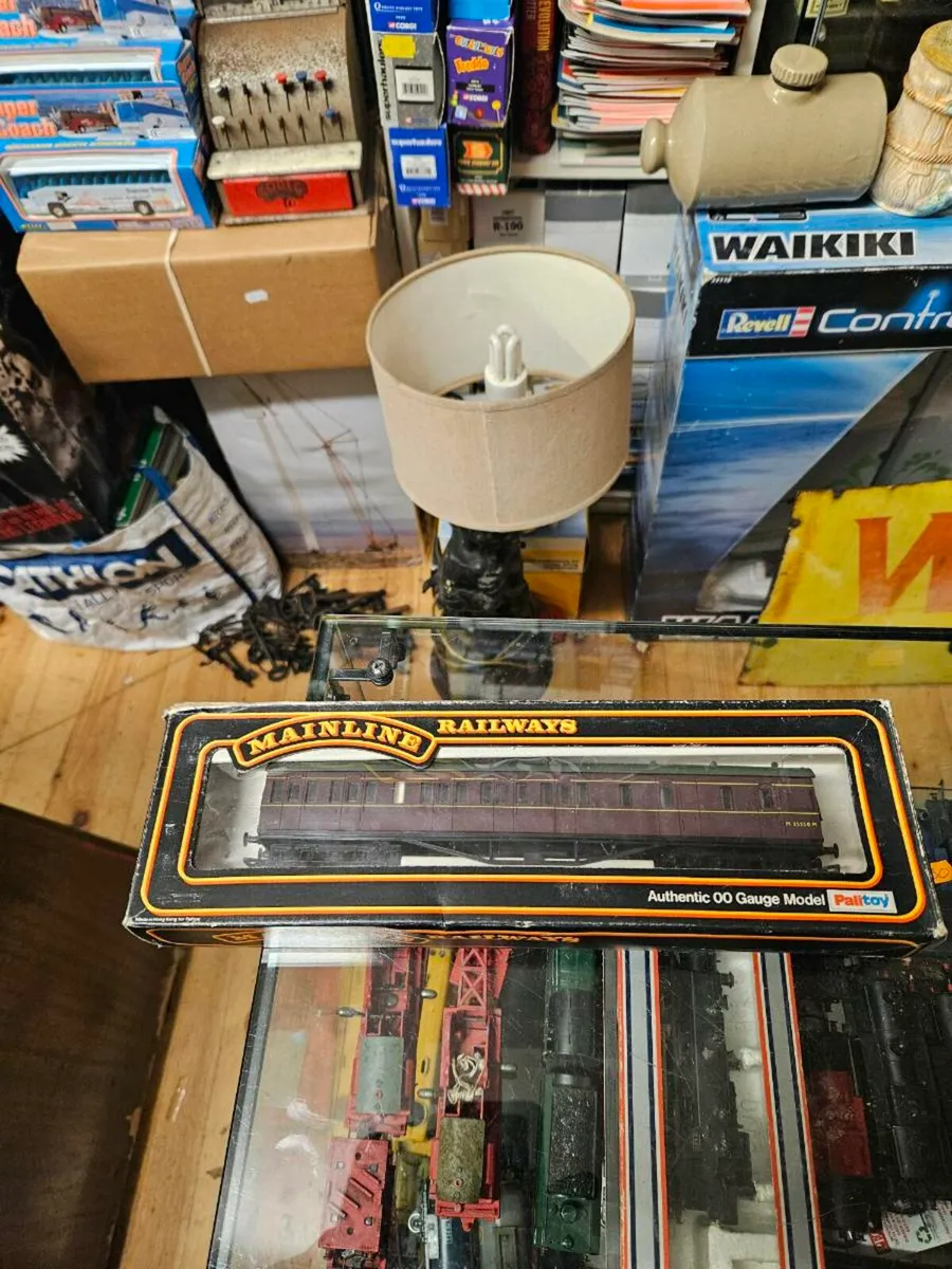 Hornby Mainline OO Gauge Carraige