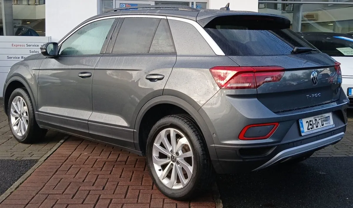 Volkswagen T-Roc Edition 75 1.0tsi M6F 116HP  rea - Image 4