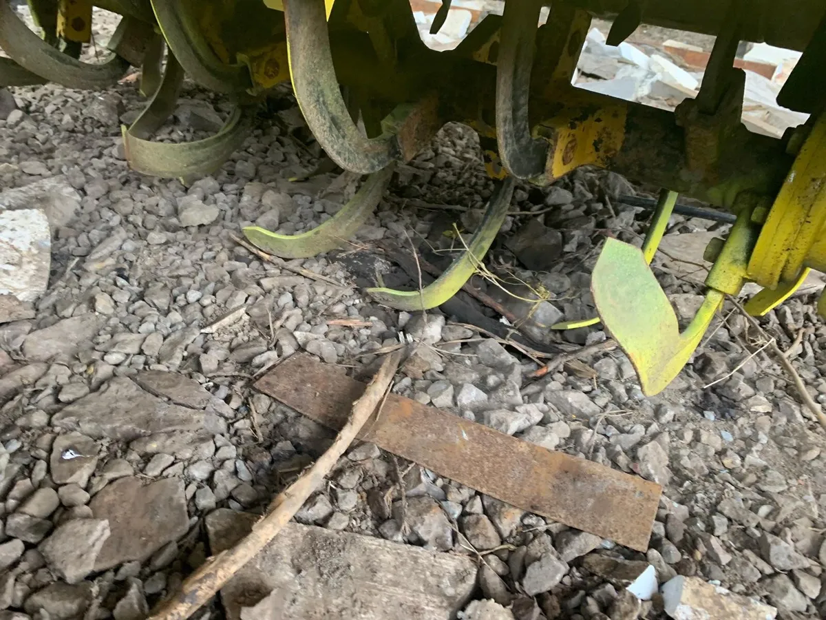 JOHN DEERE 4100 4WD COMPACT + ATTACHMENTS - Image 2