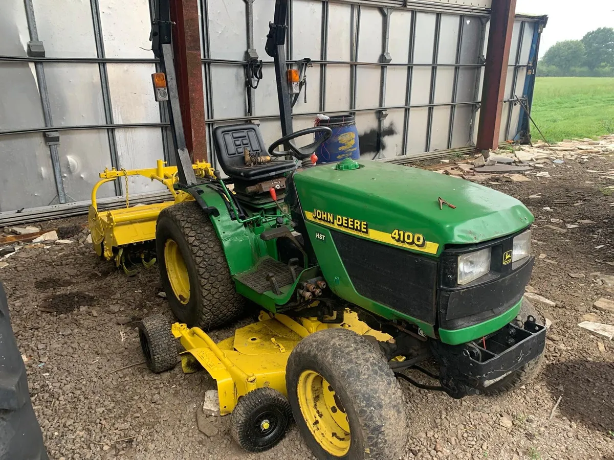 JOHN DEERE 4100 4WD COMPACT + ATTACHMENTS - Image 4