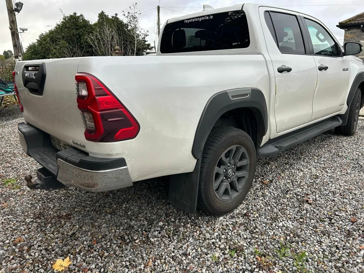 Toyota Hilux 2023 - Image 2