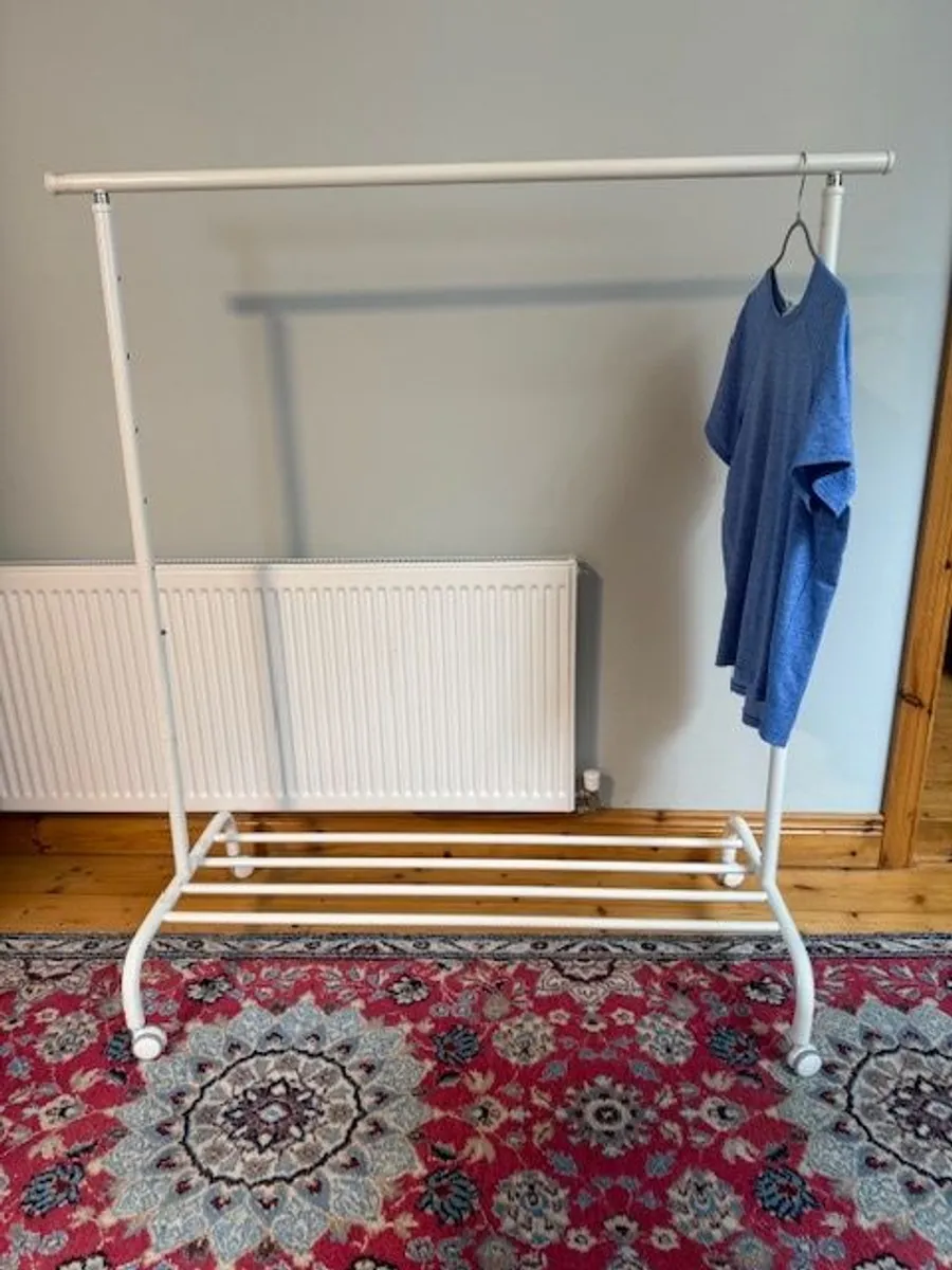 Adjustable Clothes Rail