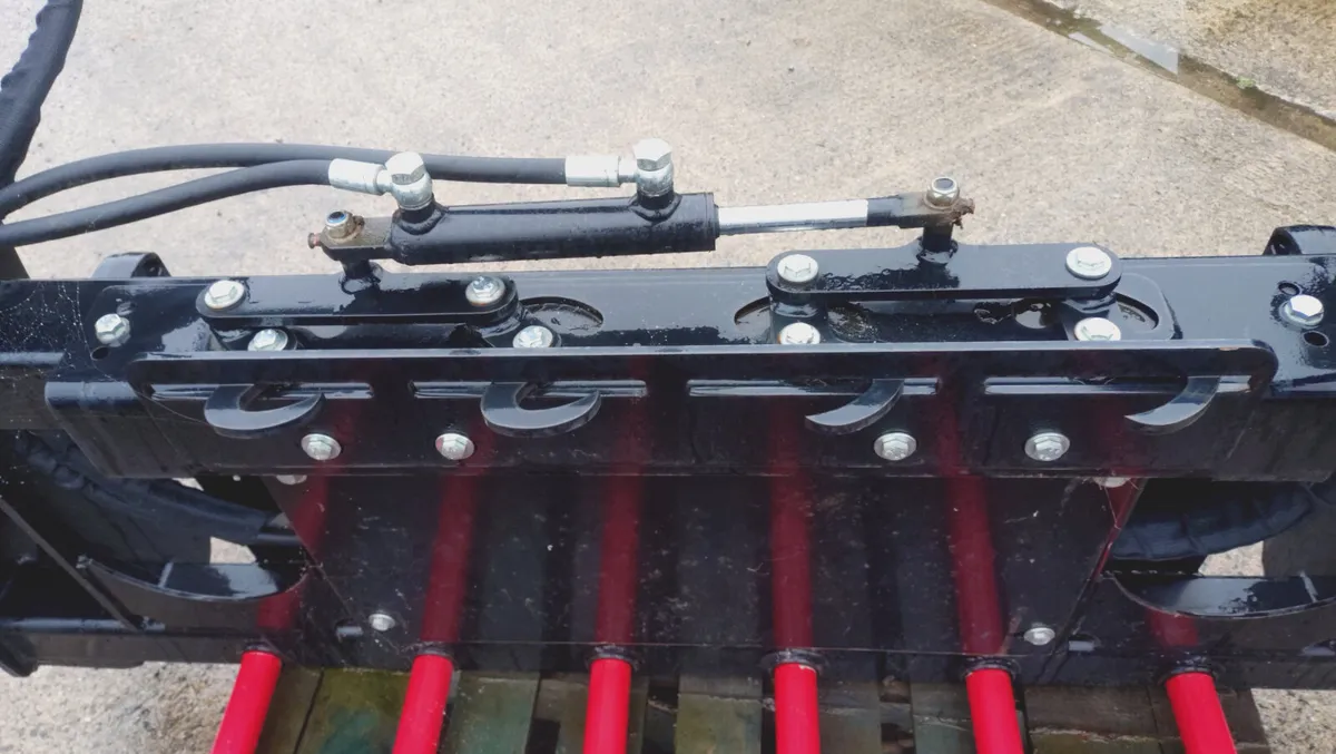 Demo Bale Spillter for Sale - Image 3